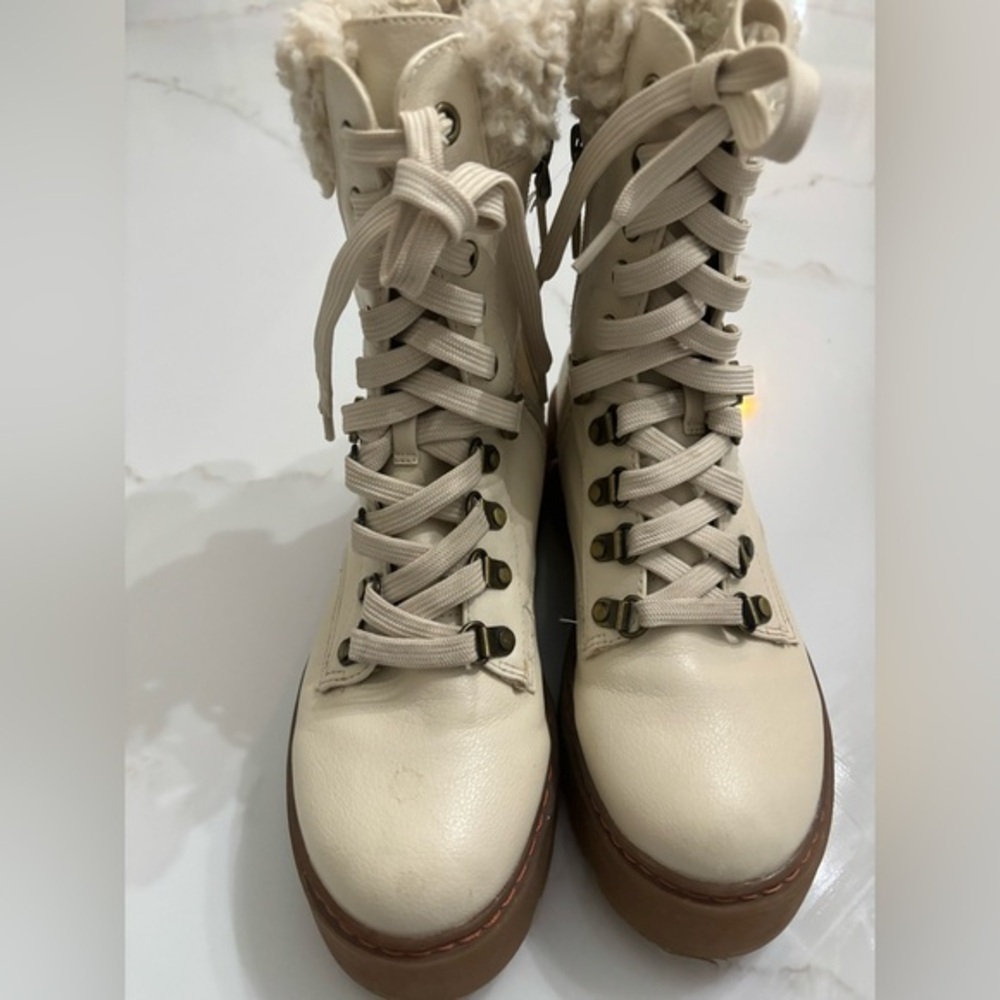 Sam Edelman size 6 women’s.  Fur at top. Soles are in perfect condition.